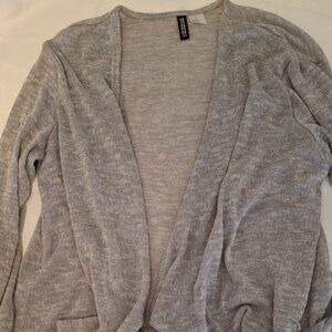 Divided lightweight grey cardigan